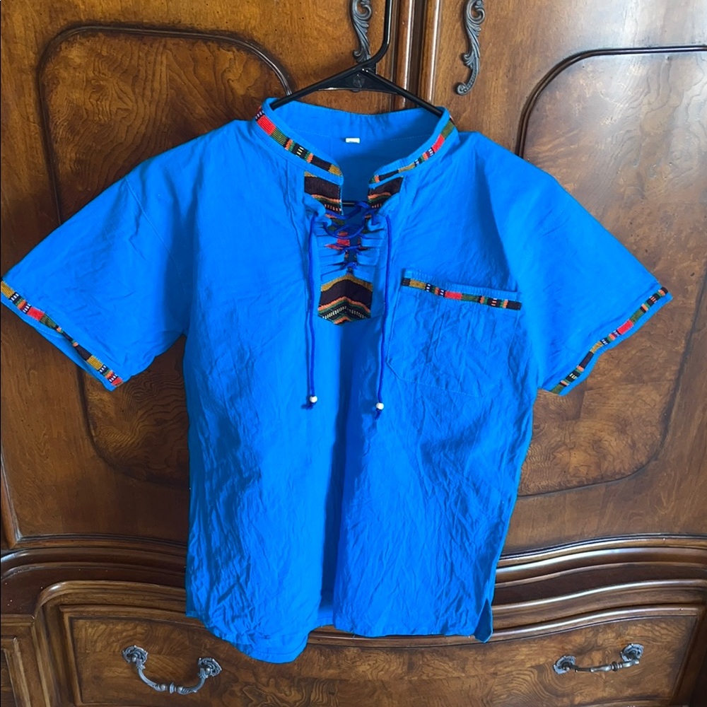 NWOT Men’s Medium Vibrant Blue Short Sleeve Shirt with Colorful Trim